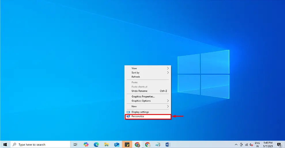 Right-click menu on Windows 11 desktop showing personalize option